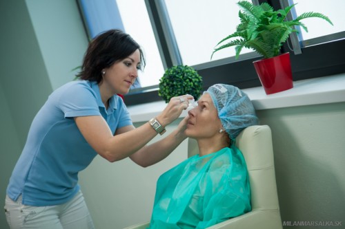 Príprava pacienta pred laserovou operáciou očí - Očná klinika NeoVízia 